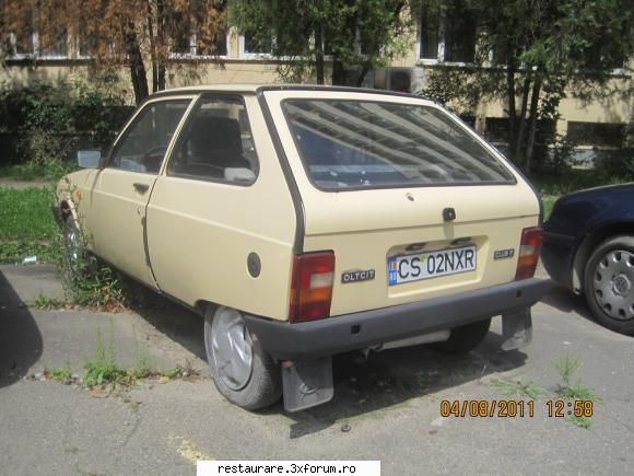 Poze cu Oltcit-uri - unu de prin centrul resitei - OLTCIT