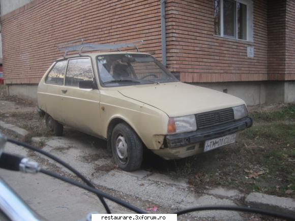 Poze cu Oltcit-uri - un rm in fata unei case mortuare .. poate o sa - OLTCIT