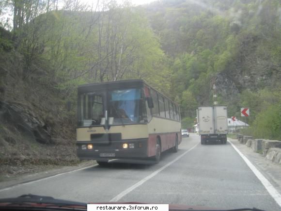poze - un autocar rocar surprins pe valea jiului - ROCAR
