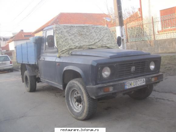 poze aro - camioneta aro cu doua faruri si stopuri rotunde - ARO